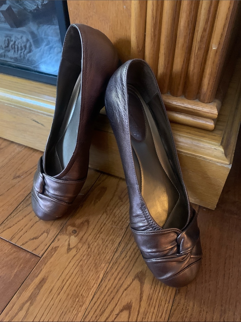 Brown Leather Knot-Detail Women’s Flats